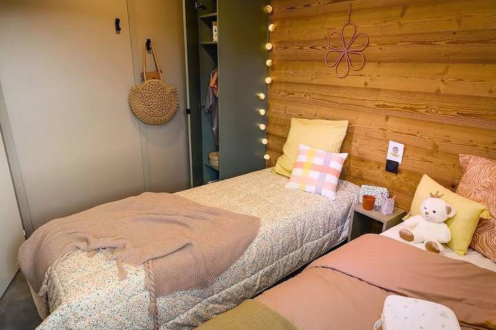 Chalet pour 7 personnes, avec terrasse et piscine