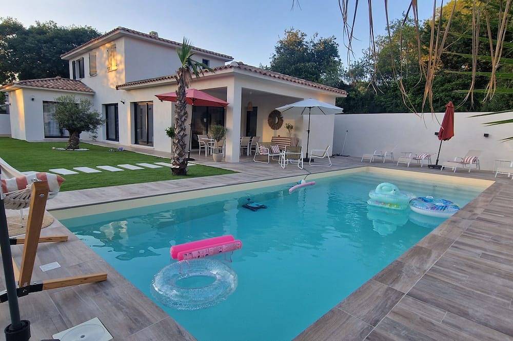 Villa with swimming pool and boule court in Ventabren, Aix-en-Provence region