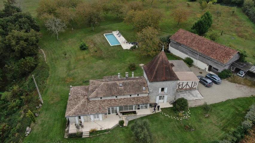 Chambre d’hôte pour 4 personnes, avec piscine et jardin ainsi que vue et terrasse, animaux acceptés à Laugnac