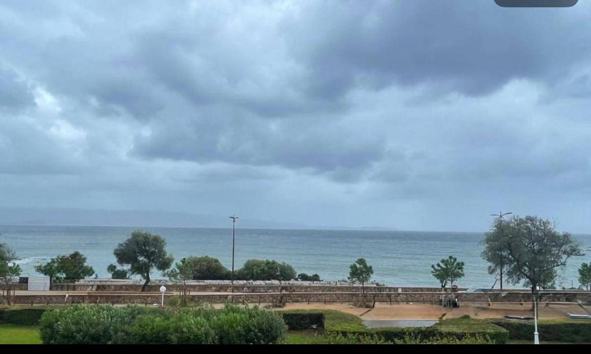 Appartement entier, Superbe Pieds dans l eau ajaccio face à la mer plage de sable fin route des îles des sanguinaires in Golfe D'Ajaccio