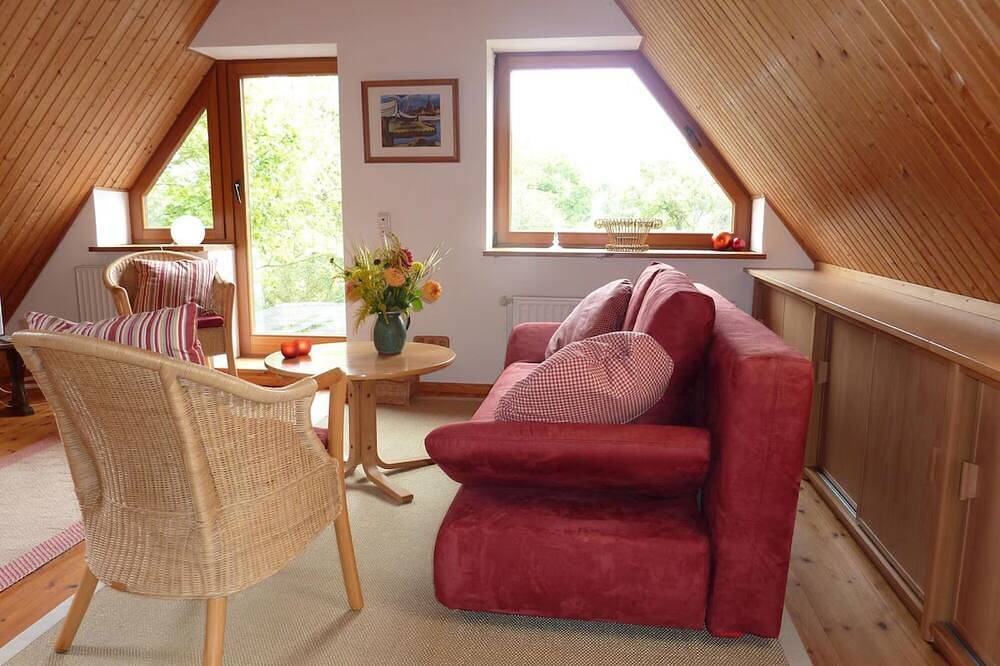 Ganze Wohnung, Apartment 'Wunschgarten' mit privater Terrasse, Gemeinschaftsgarten und Wlan in Wesselburen, Nordseeküste