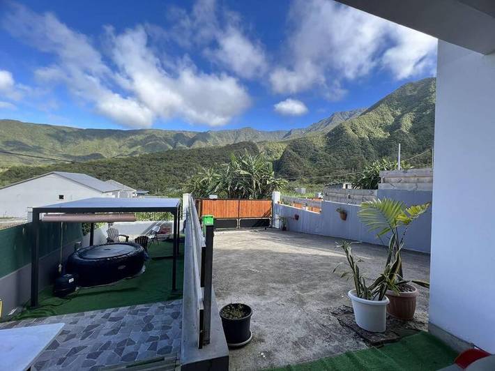 Appartement de vacances pour 8 personnes, avec terrasse ainsi que jacuzzi et jardin