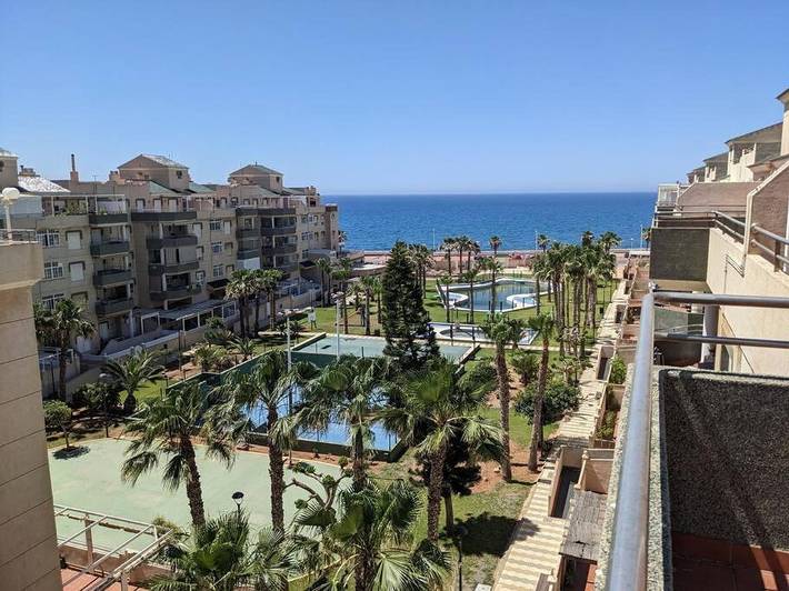 Apartamento de vacaciones para 6 personas, con jardín además de piscina y vistas - 1