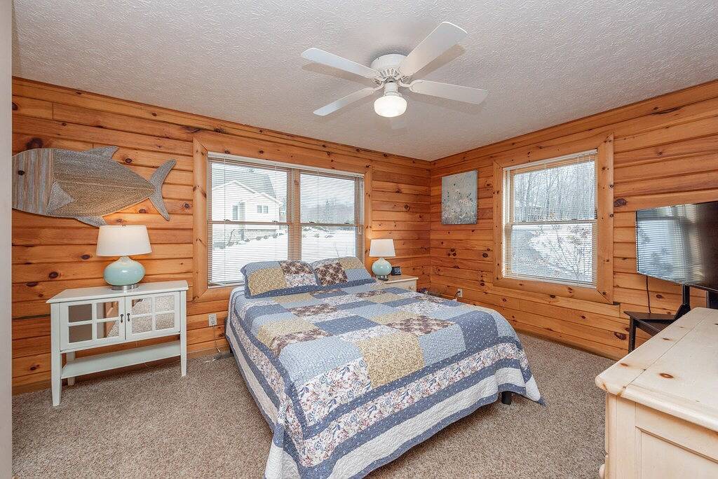 Vacation House for 12 Guests in Garrett County, Deep Creek Lake