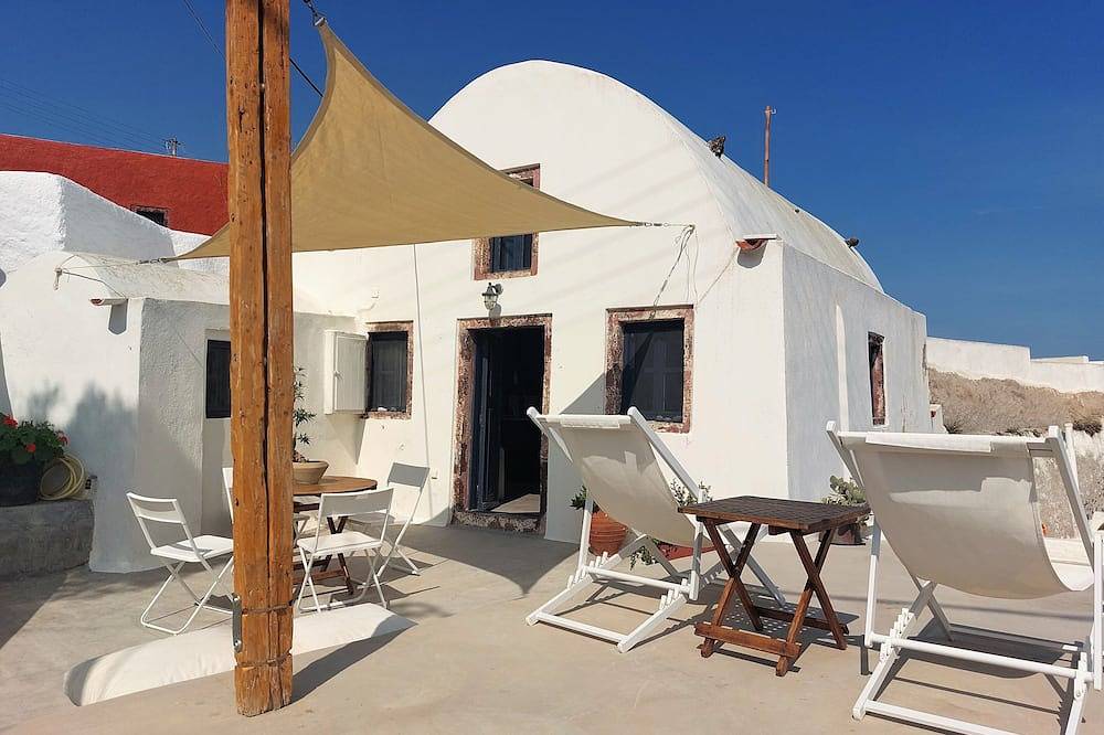 Haus der sieben Schiffe Traditionelles Haus mit Blick auf die Ägäis in Finikia, Santorin