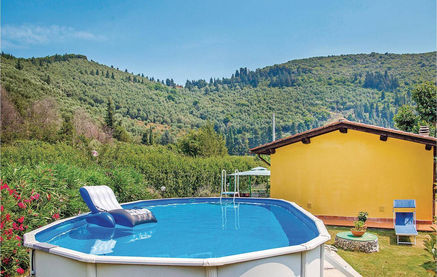 Appartement au bord de la piscine avec parking et Internet in Vecchiano, Riviera Italienne