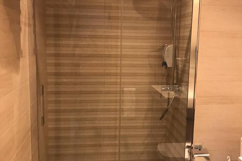Ferienhaus-Hütte-Ensuite mit Dusche-Strassenblick in Cabárceno, Penagos