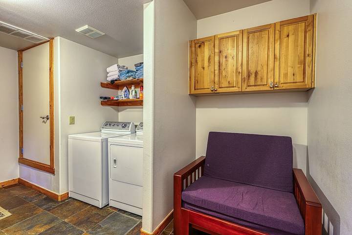 Vacation rental for 5 people, with pool and terrace as well as hot tub in Donner Lake
