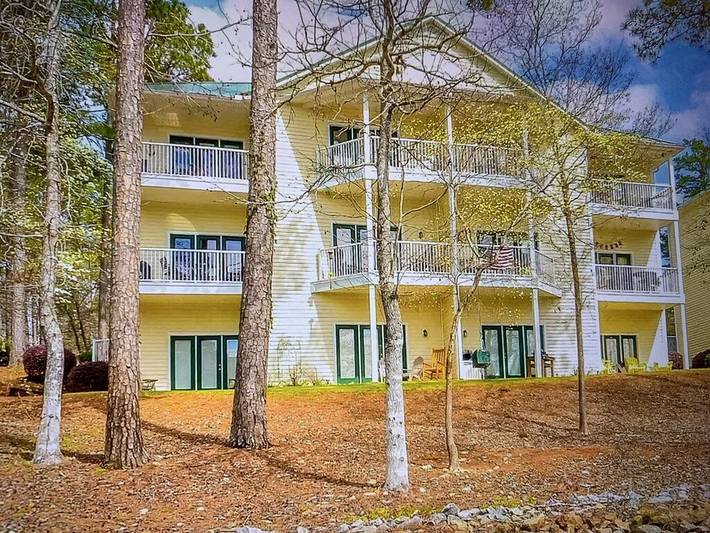 Vacation rental for 6 people, with pool and balcony in Lake Martin