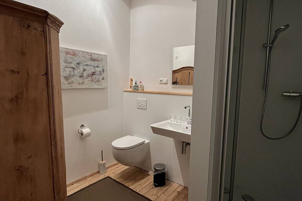 Ganze Wohnung, Schickes Loft-Studio in historischem Bauernhaus in Fuchstal, Romantische Straße