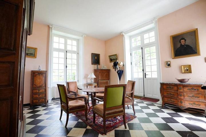 Location de vacances pour 14 personnes, avec jardin ainsi que jacuzzi et piscine à Château-Thébaud - 4