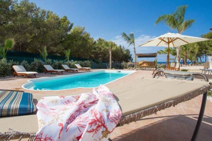 Villa pour 16 personnes, avec terrasse ainsi que jardin et piscine, animaux acceptés à San Vito Lo Capo - 2