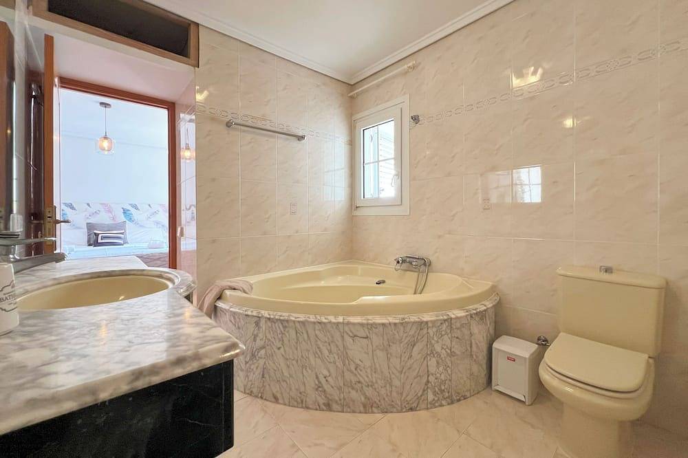 Villa In The Best Location + Swimming Pool + Concierge in Sant Jordi de ses Salines, Sant Josep de sa Talaia