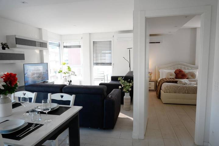 Ferienwohnung für 4 Personen, mit Balkon und Terrasse sowie Seeblick und Ausblick in Paradiso
