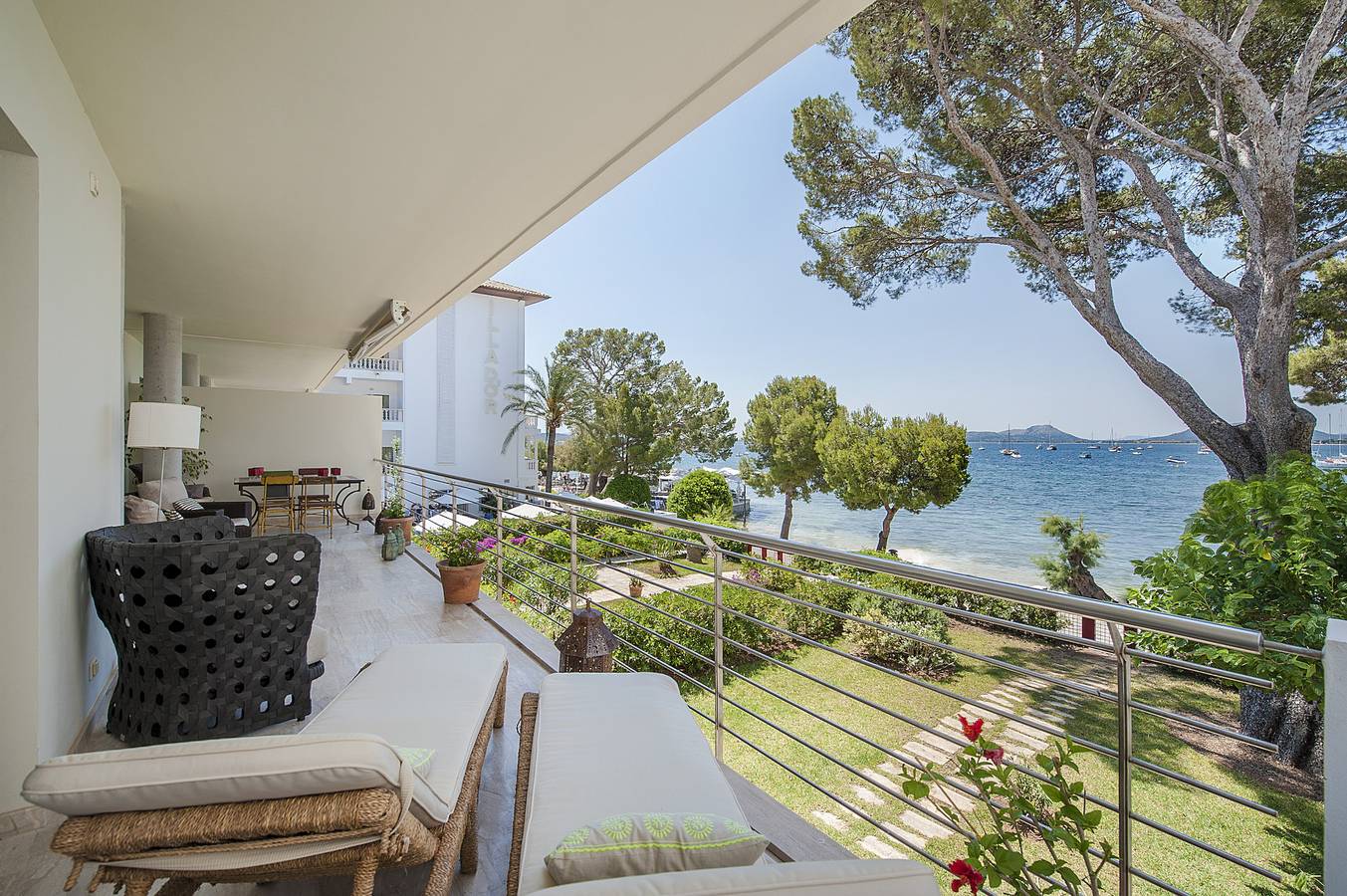 Ganze Wohnung, Seafront Apt Vora Dor by Js Properties in Port de Pollença, Pollença