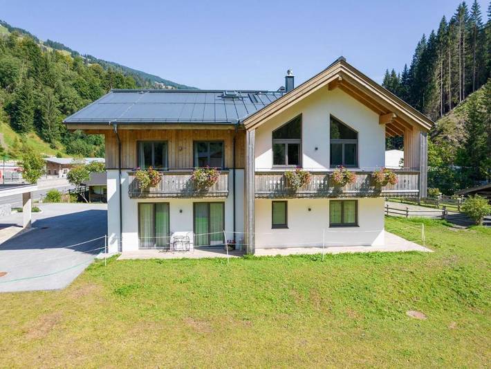 Chalet für 2 Personen, mit Sauna und Balkon in Saalbach