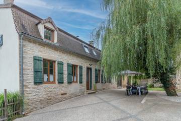 Gîte pour 10 personnes, avec jardin, animaux acceptés dans Jully-lès-Buxy