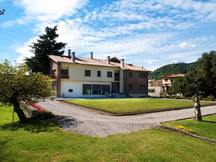 Ferienhaus für 16 Personen, mit Balkon und Terrasse sowie Garten und Pool