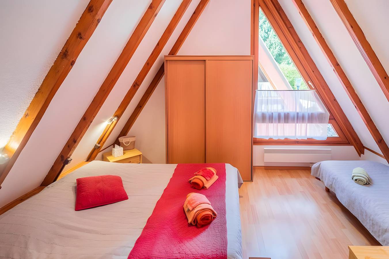 Gîte Pinot Noir - Kaysersberg Vignoble, Vue Montagne, Terrasse Privée et Parking in Kaysersberg, Parc naturel régional des Ballons des Vosges