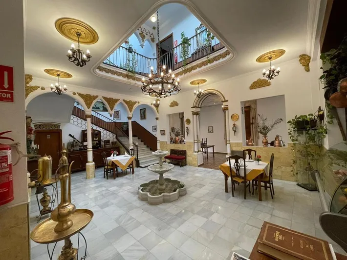 Hotel para 3 personas, con jacuzzi además de jardín y piscina - 1