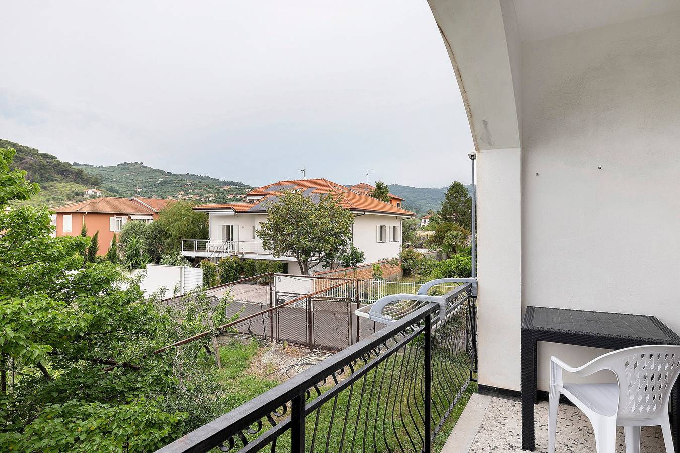 Ganze Wohnung, Apartment '603' mit privater Terrasse und Gemeinschaftsgarten in Diano Castello, Riviera di Ponente
