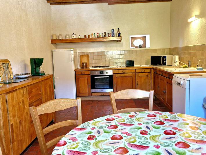 Spacious cottage with garden, near Guédelon in Sainpuits, Auxerre region