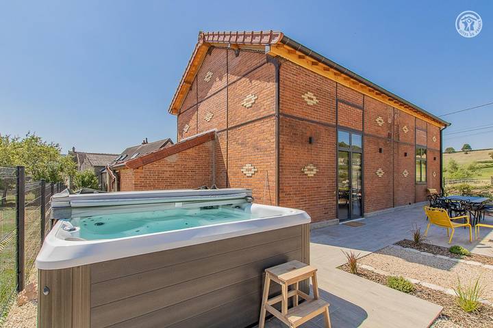 Gîte pour 8 personnes, avec jardin et piscine ainsi que jacuzzi et terrasse dans Saint-Jean-de-Vaux - 2