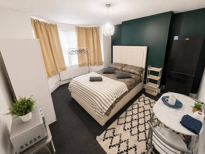 Bed and breakfast for 2 people, with Terrace and Garden in Coventry
