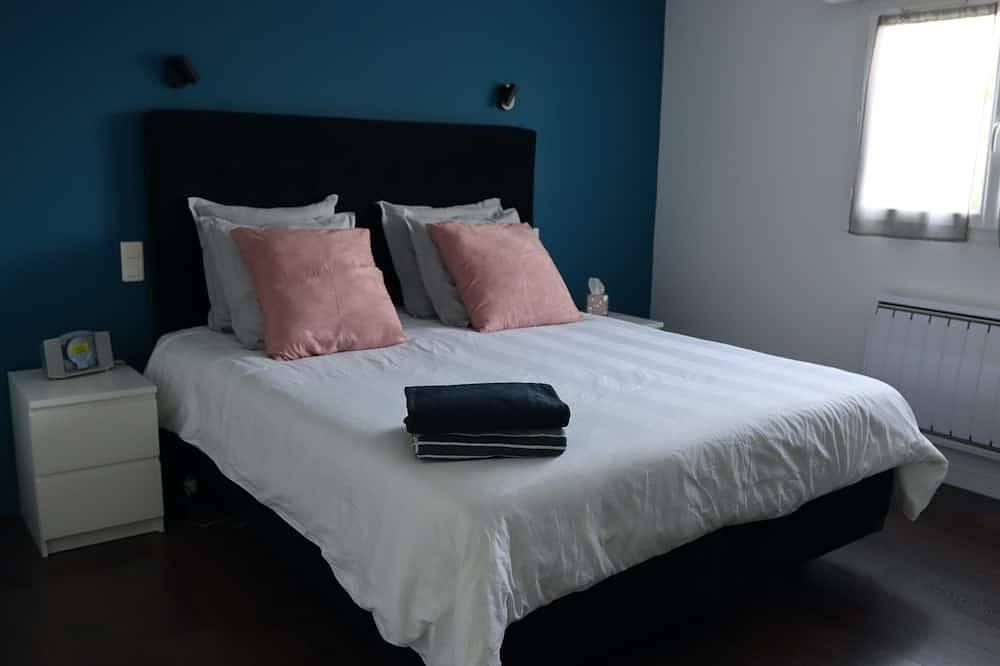 Spacious 4* villa with swimming pool near the ocean in Boucau, Region de Bayona