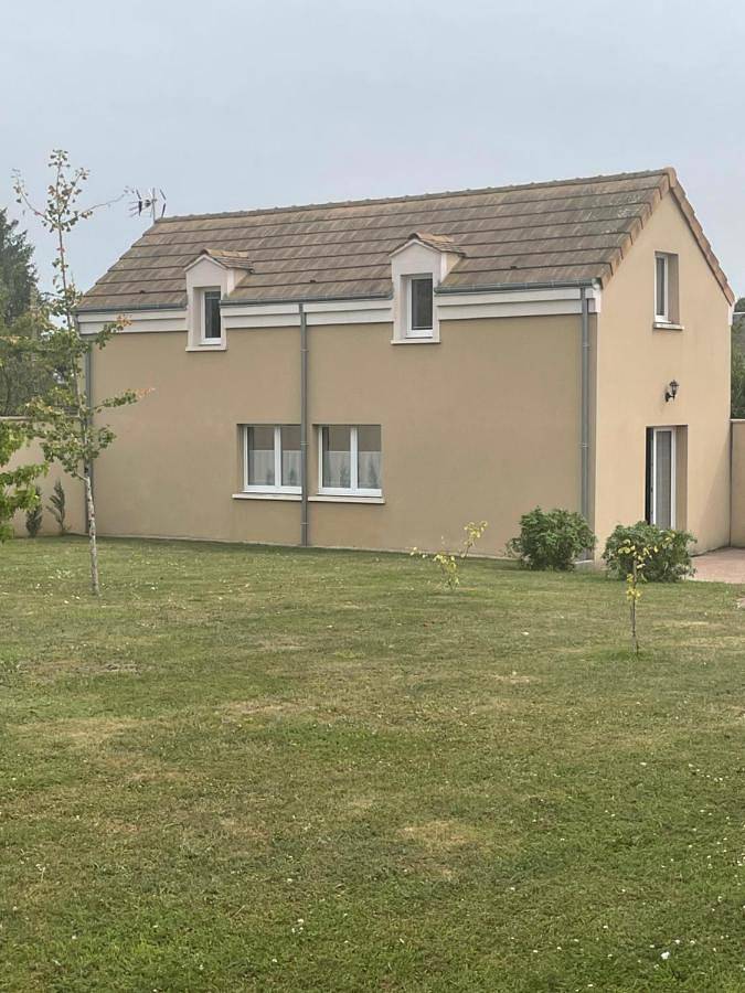 Location de vacances pour 3 personnes, avec jardin ainsi que terrasse et vue à Saint-Marcel (Indre)
