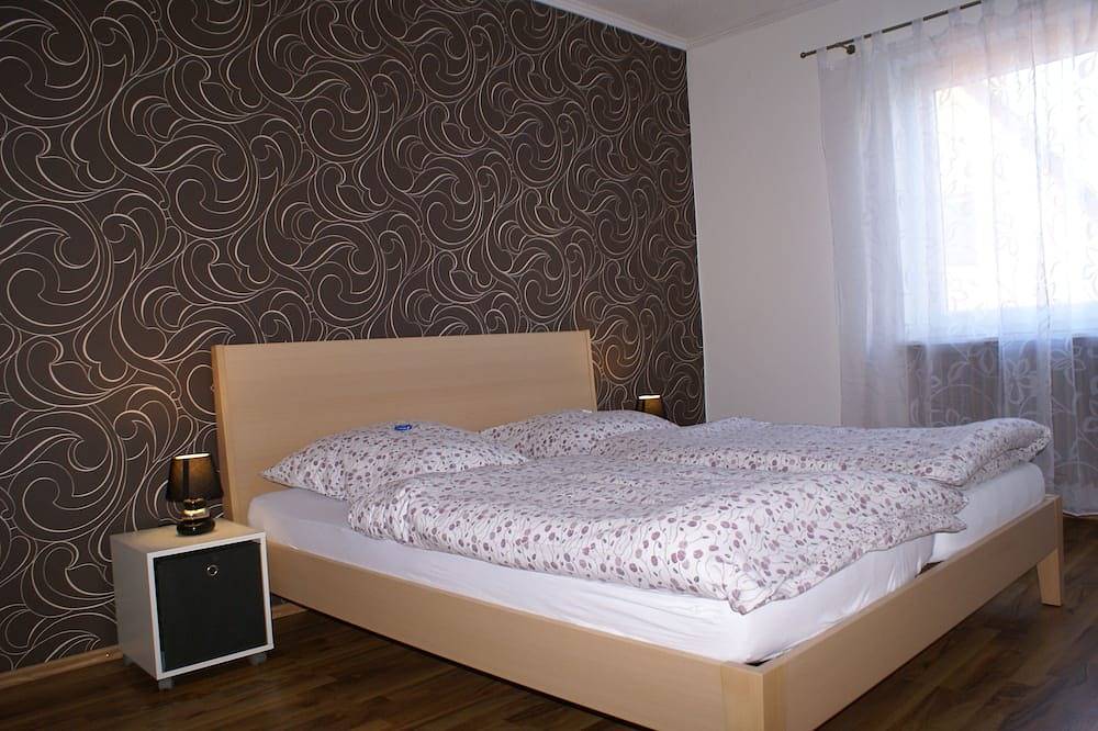 Ganze Wohnung, Schöne, große Ferienwohnung, zwei Schlafzimmer, Wohnküche, Bad, Terrasse (100m2) in Limburg, Landkreis Limburg-Weilburg