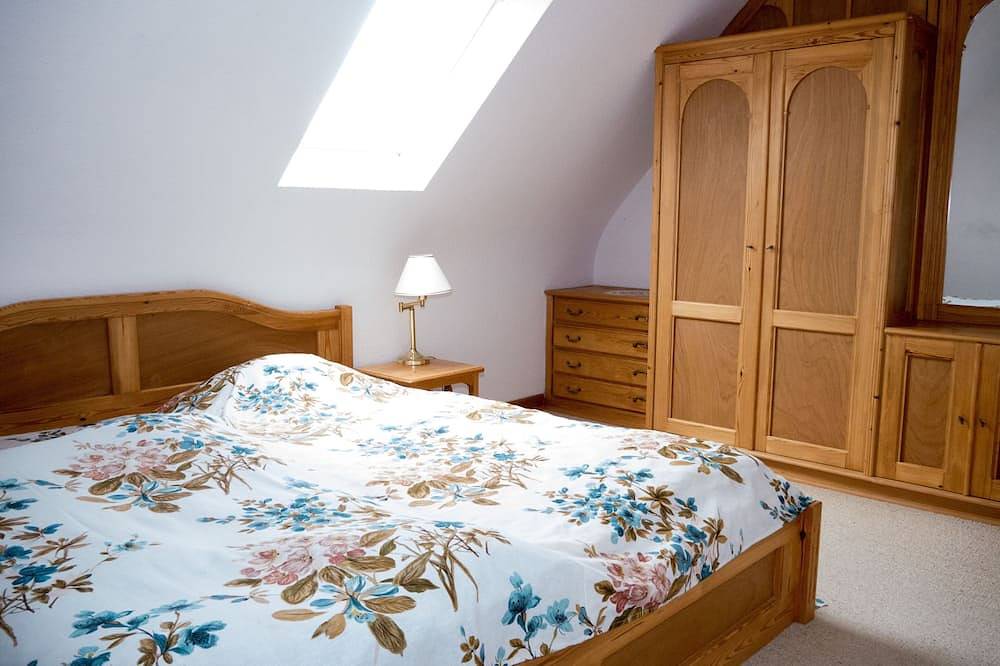 Breton casa de piedra, en una zona tranquila y la playa in Landéda, Región de Brest