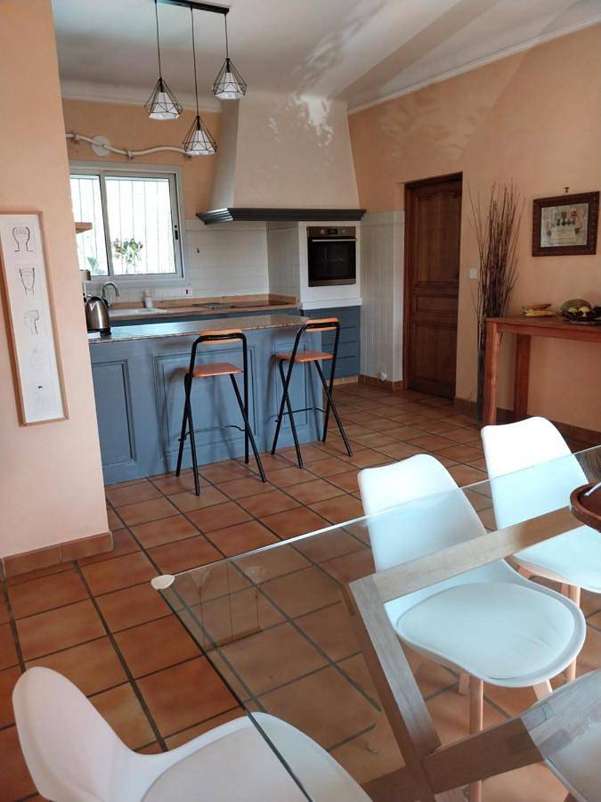 Location de vacances pour 8 personnes, avec terrasse et piscine, animaux acceptés à Saint-Estève-Janson - 4