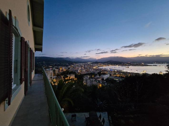 Villa per 10 persone, con Balcone e Terrazza nonché Giardino e Panorama a Ajaccio