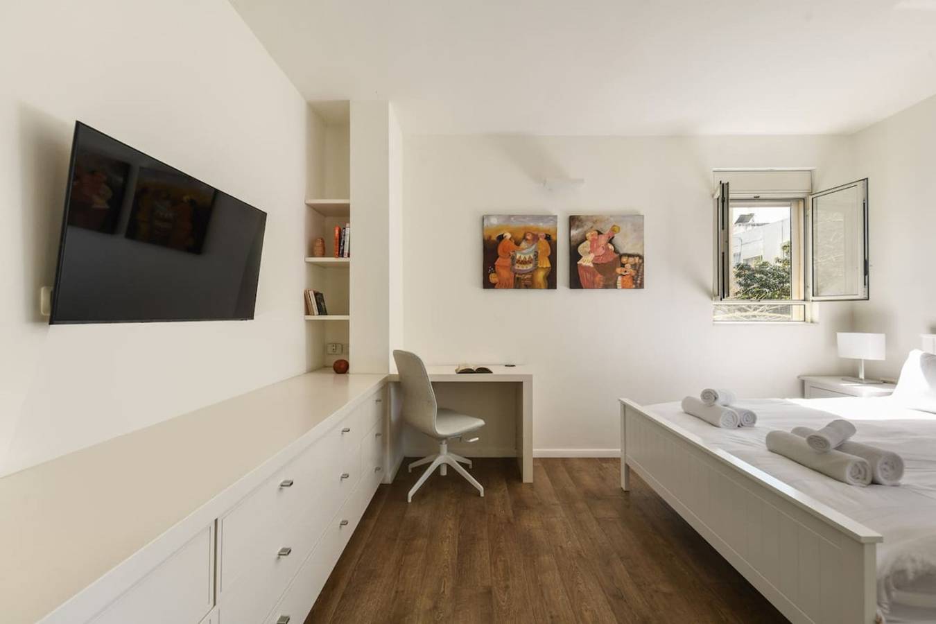 Appartement entier, Chic 2Br Apt w Large Windows in Tel Aviv Old North in Tel Aviv, District de Tel Aviv