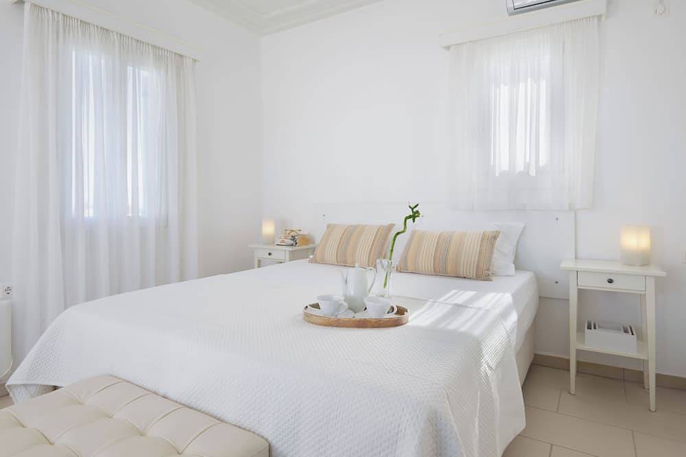 Sunny villa with private pool and amazing views in Apollonia, Sifnos in Apollonia, Sifnos