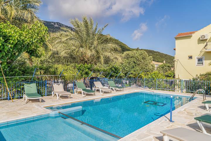 Gîte pour 4 personnes, avec balcon ainsi que bassin pour enfant et jardin dans Vathy - 2