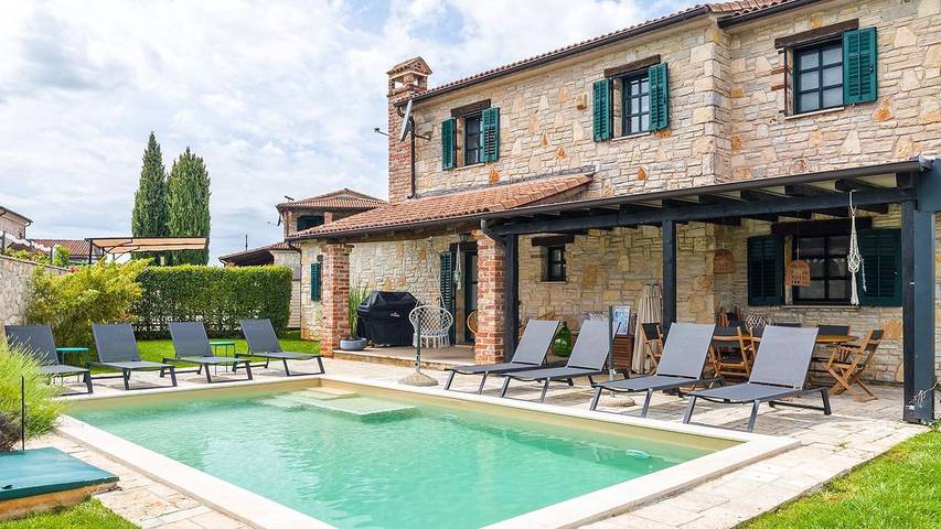 Villa für 8 Personen, mit Pool und Garten sowie Terrasse - 1