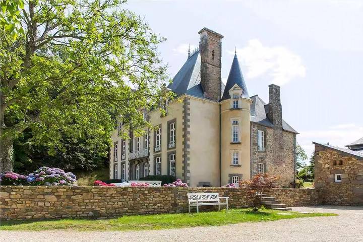Location de vacances pour 14 personnes, avec terrasse et piscine à Combourg - 2