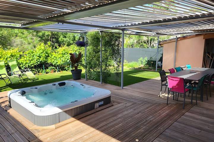 Maison de vacances pour 4 personnes, avec jacuzzi à Bosc