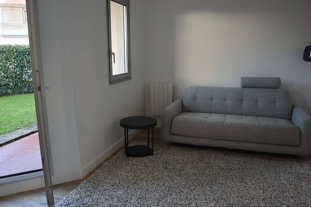 Apartamento entero, Charming renovated T2 Rueil Malmaison: Mobility lease in Rueil-Malmaison, Altos del Sena