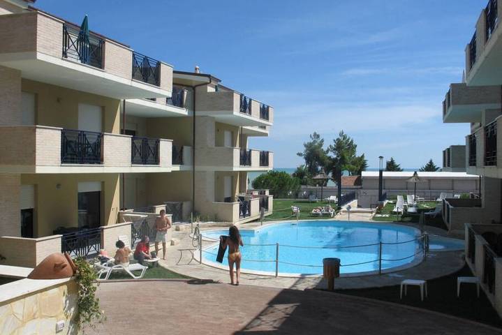 Ganze Wohnung, Ferienwohnung für 4 Personen mit Balkon/Terrasse in Foggetta, Pineto