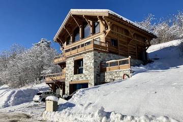 Gîte pour 10 personnes, avec jardin dans Longefoy
