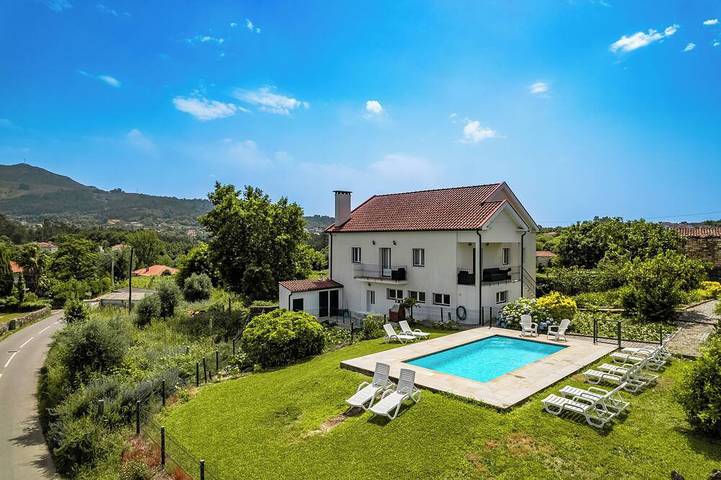 Location de vacances pour 10 personnes, avec jardin dans Refóios do Lima