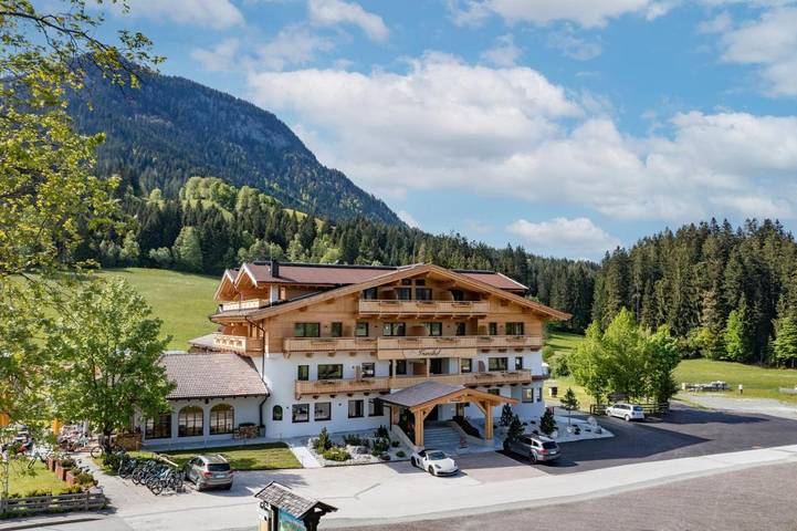 Hôtel pour 2 personnes, avec Balcon et Terrasse ainsi que Jardin et Sauna à Söll