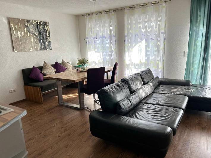 Ferienwohnung für 5 Personen, mit Balkon und Terrasse sowie Garten