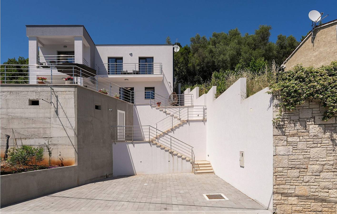 Appartement en bord de mer avec terrasse, Wi-Fi et parking - À deux pas du bord de mer et du centre-ville in Trget, Côte Est de l'Istrie