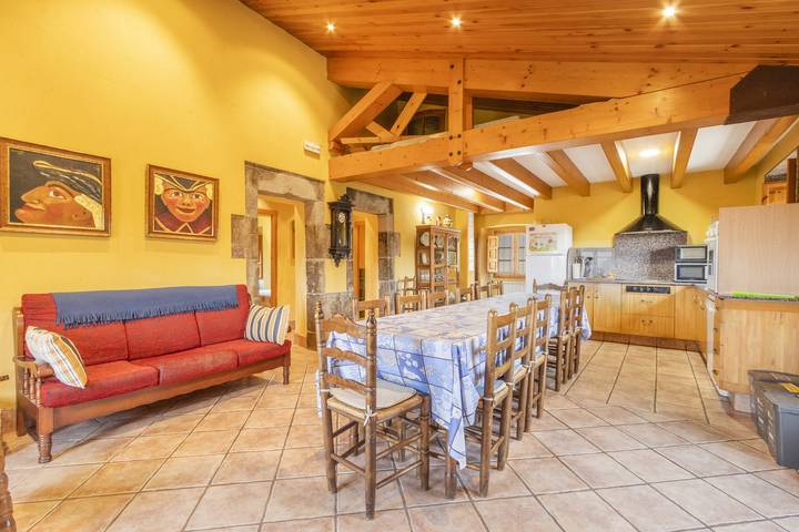 Casa rural con piscina para 16 personas, con jardín, Se admiten mascotas en Berguedà - 3