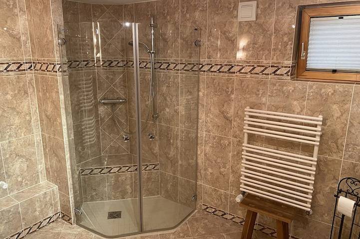Ferienhaus für 6 Personen, mit Balkon und Whirlpool sowie Garten und Sauna in Sehmatal - 4