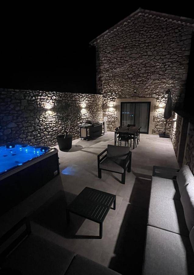 Maison de vacances pour 6 personnes, avec jacuzzi ainsi que piscine et jardin